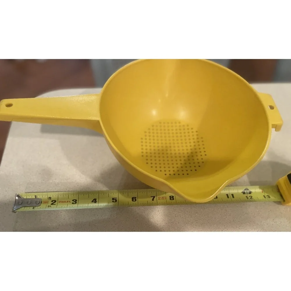 VINTAGE‎ TUPPERWARE COLANDER PASTA STRAINER W/ HANDLE MAC N Chez YELLOW classic